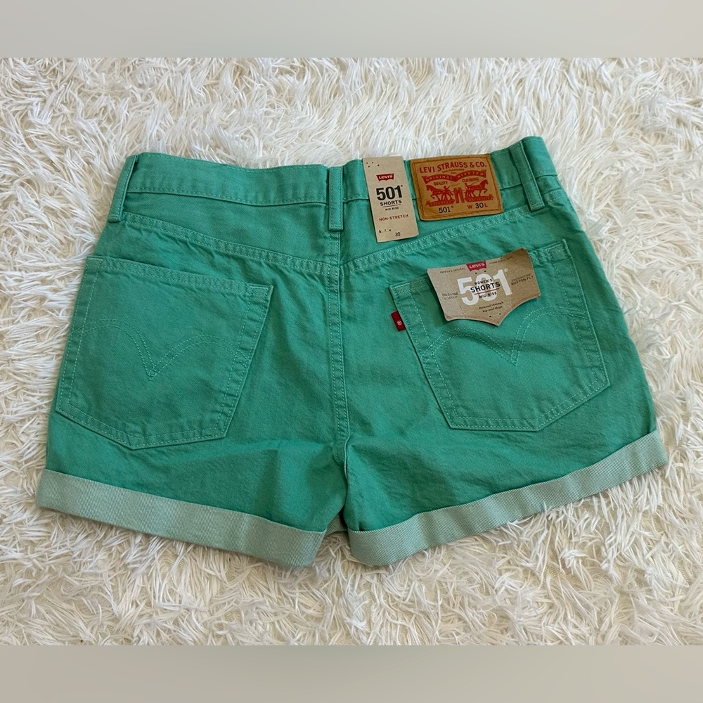 501 Women Levi Shorts